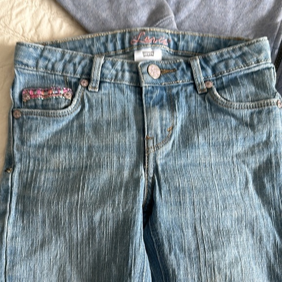 7/8 Levi Strauss, zip up hoodie and Levi’s capris size 8 Size - Picture 3 of 12